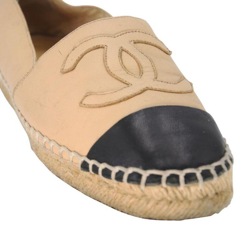 Chanel Espadrille 37 Large CC Leather Embroidered Cap Toe Flats CC-0803N-0004

These fun Chanel summer cap toe Leather Espadrille Flats can enhance any style. These highly sought after espadrilles are a must have for any trendy fashionista! These