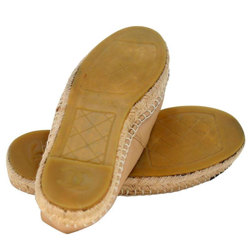 Chanel Espadrille 37 Large CC Monogram 37 Leather Cap Toe Flats CC-0803N-0002 In Good Condition For Sale In Downey, CA