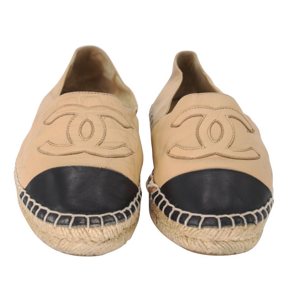 Chanel Espadrille 37 Leather CC Cap Toe Flats CC-0508N-0167

These fun Chanel Beige/Black Leather Cap Toe Espadrille Flats can enhance any style. These highly sought after espadrilles are a must have for any trendy fashionista! These flats include