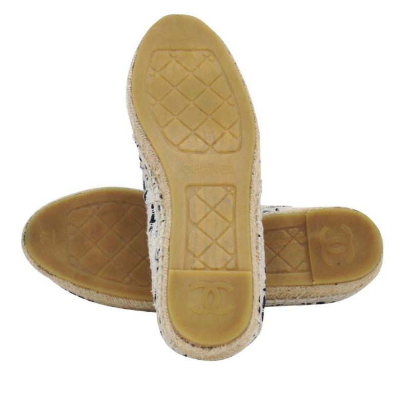 Chanel Espadrille 37 Tweed Leather Cap Toe CC Flats CC-0225N-0048 In Good Condition In Downey, CA