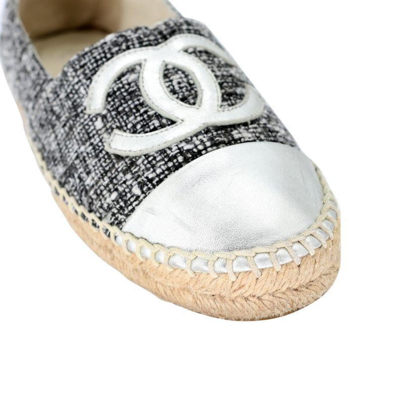 Chanel Espadrille 37 Tweed Leather Cap Toe CC Flats CC-S0224p-0009

From the 2018 Cruise Collection. These playful metallic espadrilles and fun Chanel tweed Canvas CC Espadrille Flats can enhance any style. These highly sought after espadrilles are