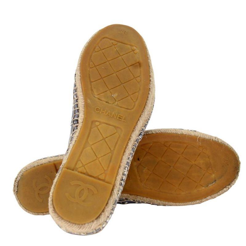 Gris Chanel Espadrille 38 - Chaussures à bout plat en toile avec monogramme CC-0803N-0010 et empiècements en toile en vente