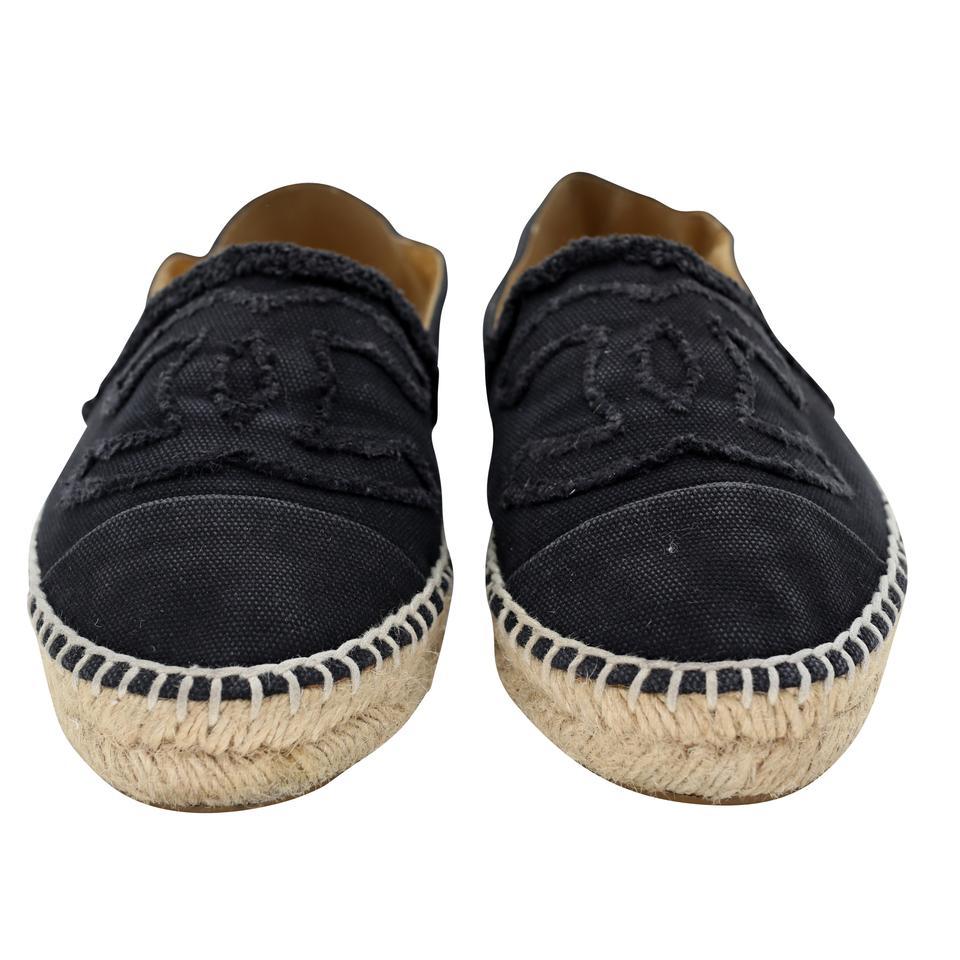 Chanel Espadrille 38 Canvas Linen Edge Cap Toe Flats CC-S0205N-0005

These fun Chanel Black Linen Espadrille Flats can enhance any style. These highly sought after espadrilles from 14P are a must have for any trendy fashionista! These flats include