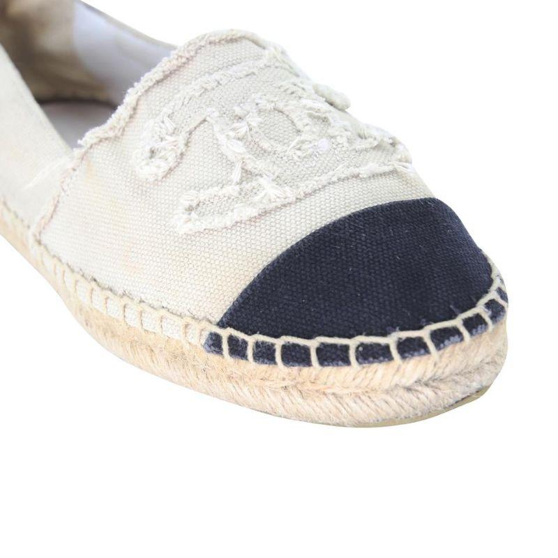 Chanel Espadrille 38 CC Raw Canvas Woven Flats CC-0508N-0168

These youthful and fun Chanel elegant off white style Espadrille Flats can enhance any style. These highly sought after espadrilles from 14P are a must have for any trendy fashionista!