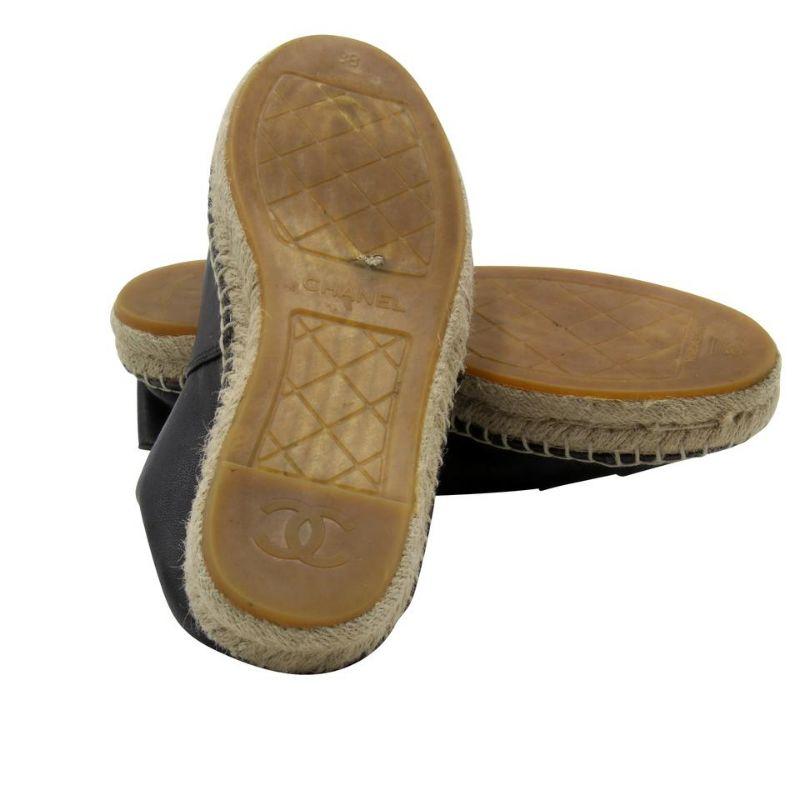 Chanel Espadrille 38 Leather CC Double Stacked Flats CC-01217P-0004 In Good Condition In Downey, CA