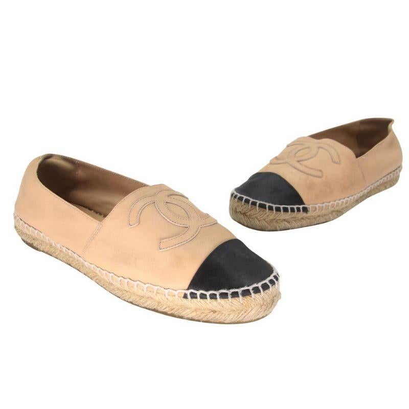 Chanel Espadrille 38 Stitch Leather Cap Toe CC Flats CC-0402N-0095

These fun Chanel Beige/Black Leather Cap Toe Espadrille Flats can enhance any style. These highly sought after espadrilles are a must have for any trendy fashionista! These flats