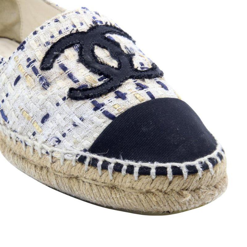 Chanel Espadrille 38 Tweed CC Monogram Flats CC-0928p-0005

These fun Chanel Tweed/Leather Cap Toe CC Espadrille Flats can enhance any style. These highly sought after espadrilles are a must have for any trendy fashionista! These flats include the
