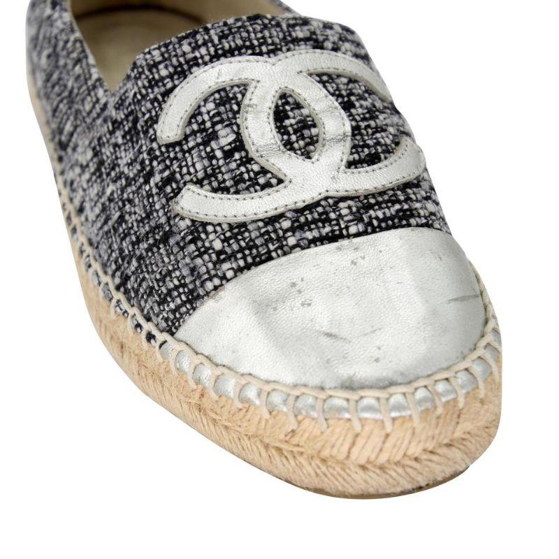 Chanel Espadrille 39 Tweed Canvas Leather CC Cap-Toe Flats CC-0402N-0100

From the 2018 Cruise Collection. These playful metallic espadrilles and fun Chanel tweed Canvas CC Espadrille Flats can enhance any style. These highly sought after