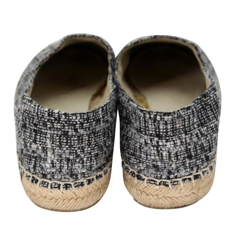 Gris Chanel - Espadrille 39 - Chaussures à bout plat CC en toile de tweed et cuir CC-0402N-0100 en vente