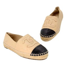 Chanel Espadrille - Chaussures à bout plat en cuir avec grand monogramme CC 35 CC-0803N-0003