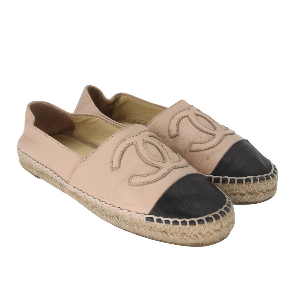 Chanel Espadrilles 35 Embroidered Leather Cap Toe CC Flats CC-0223N-0041

These fun Chanel Beige/Black Leather Cap Toe Espadrille Flats can enhance any style. These highly sought after espadrilles are a must have for any trendy fashionista! These