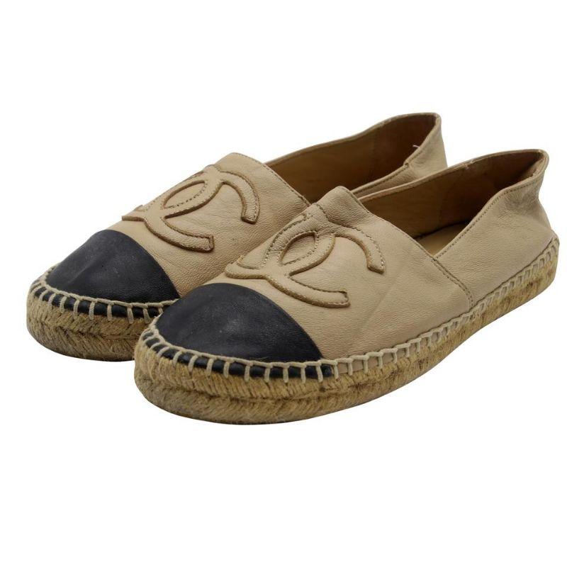 Chanel Espadrilles 37 Leather Cap Toe CC Embroidered Flats CC-0228N-0054 For Sale