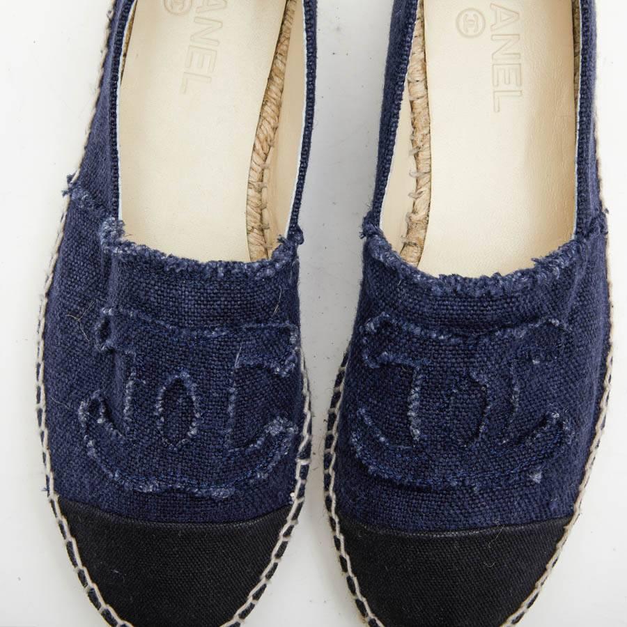 CHANEL Espadrilles in Two-tone Blue and Black Denim Size 40 In New Condition In Paris, FR