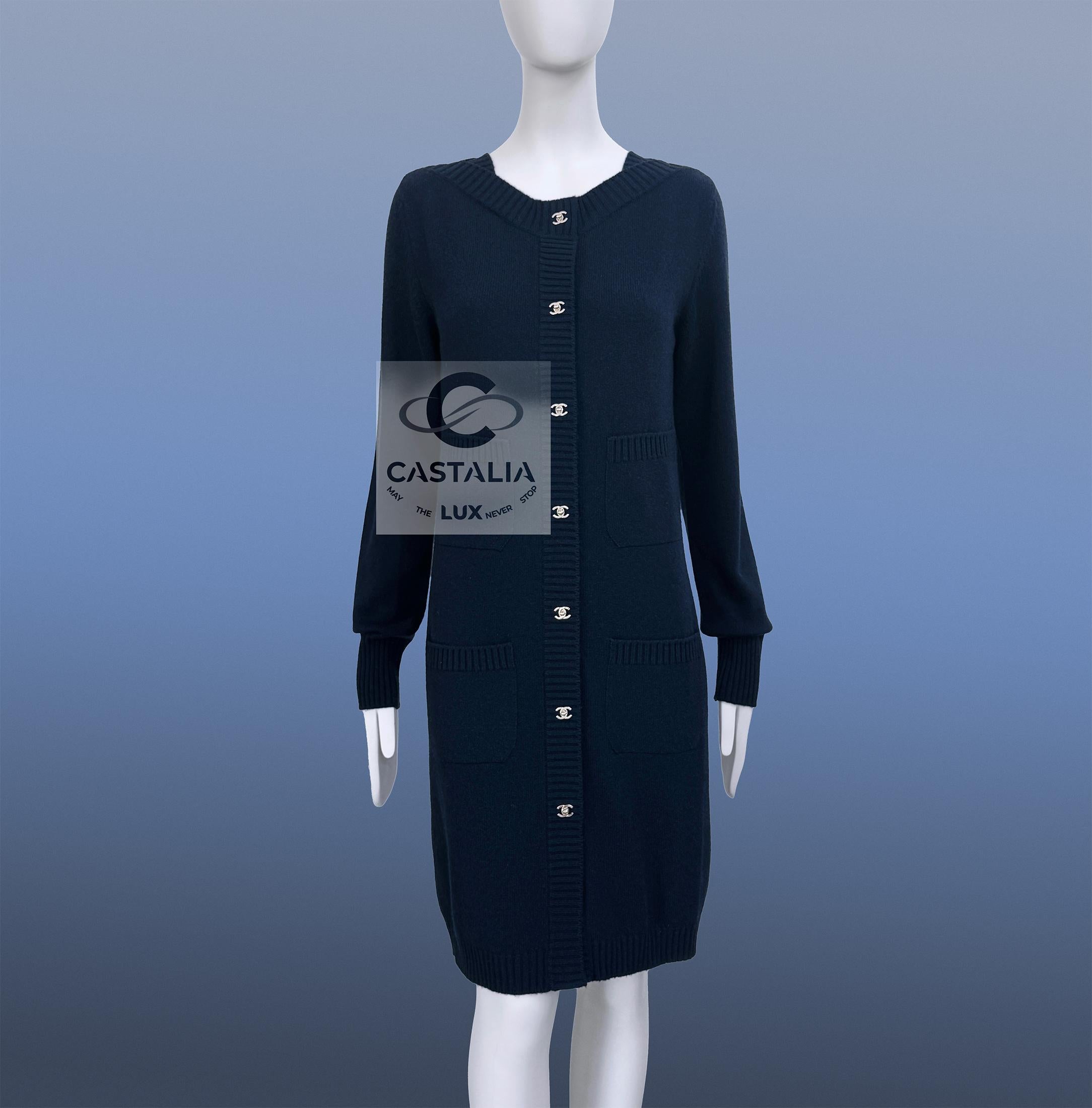 Chanel Eternal CC Turlock Navy Kaschmir Strickjacke 38 FR im Zustand „Neu“ im Angebot in Dubai, AE