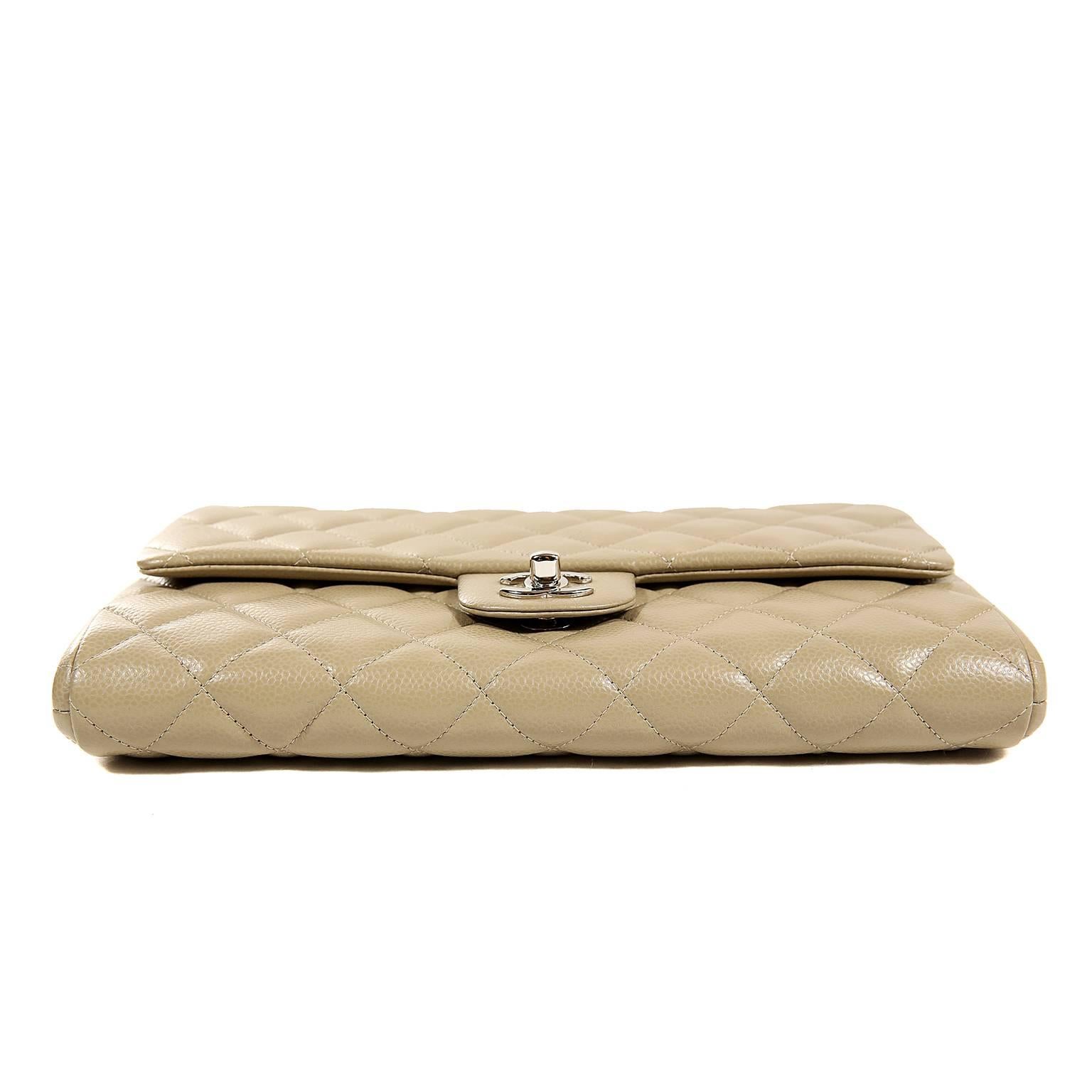 Chanel Etoupe Caviar Classic Clutch Shoulder Bag In New Condition In Palm Beach, FL