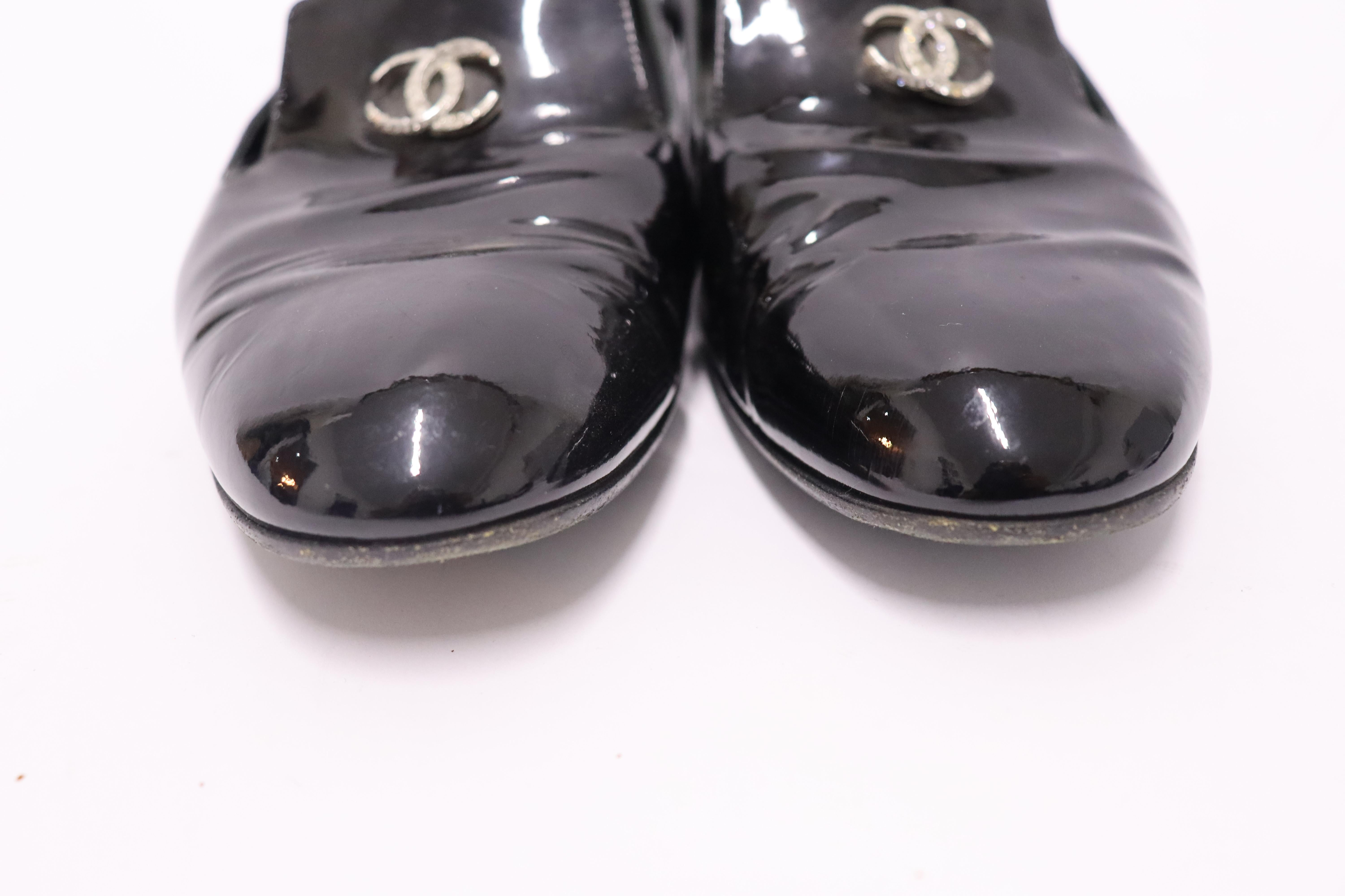 Chanel EU 37 Black Patent Leather Loafers For Sale 4