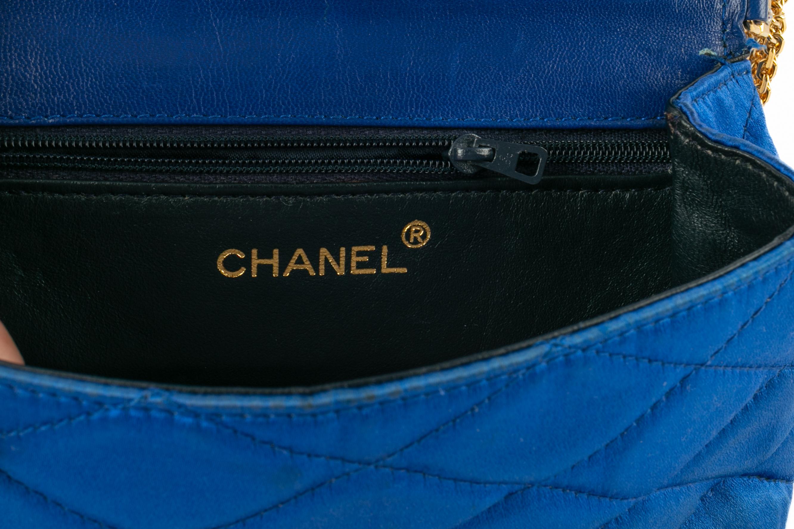 Bolso de noche Chanel 1988 en venta 8