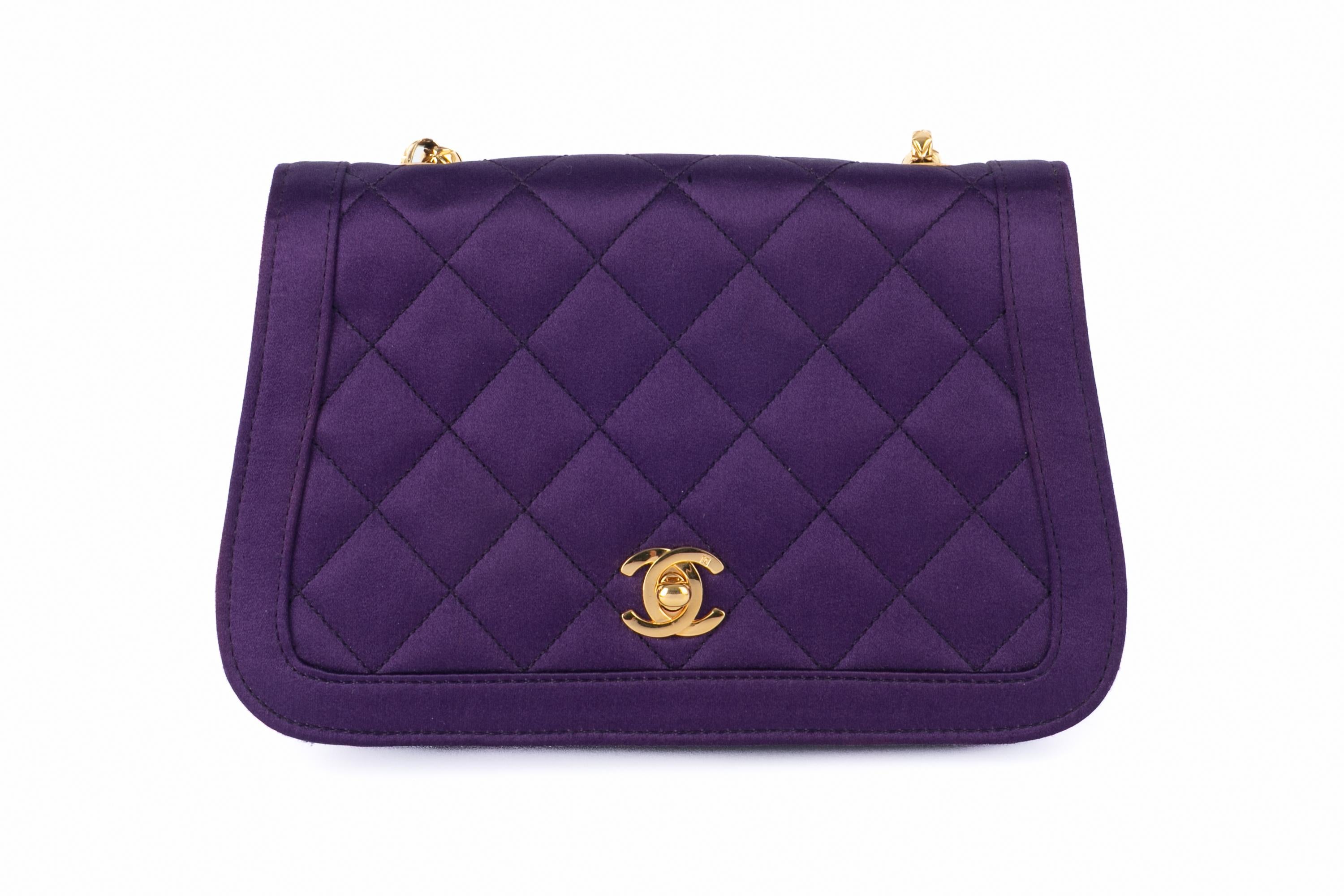 Violet Chanel evening bag 1989-1991 en vente