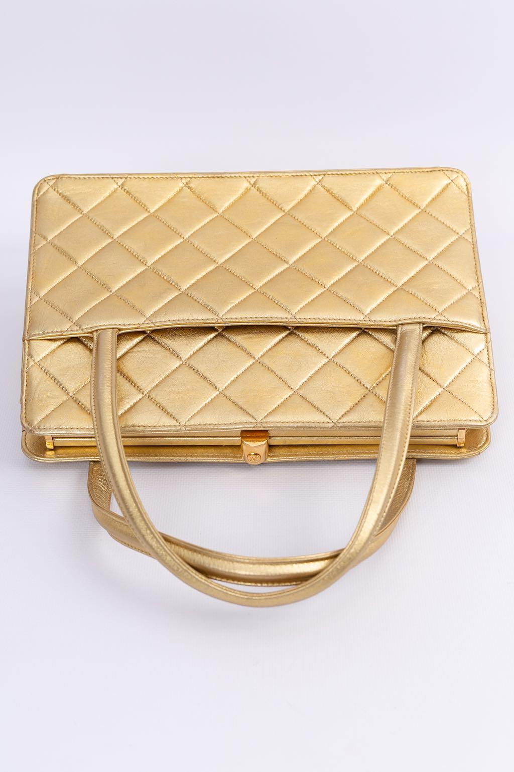Chanel Evening Bag in Gold Leather For Sale 3