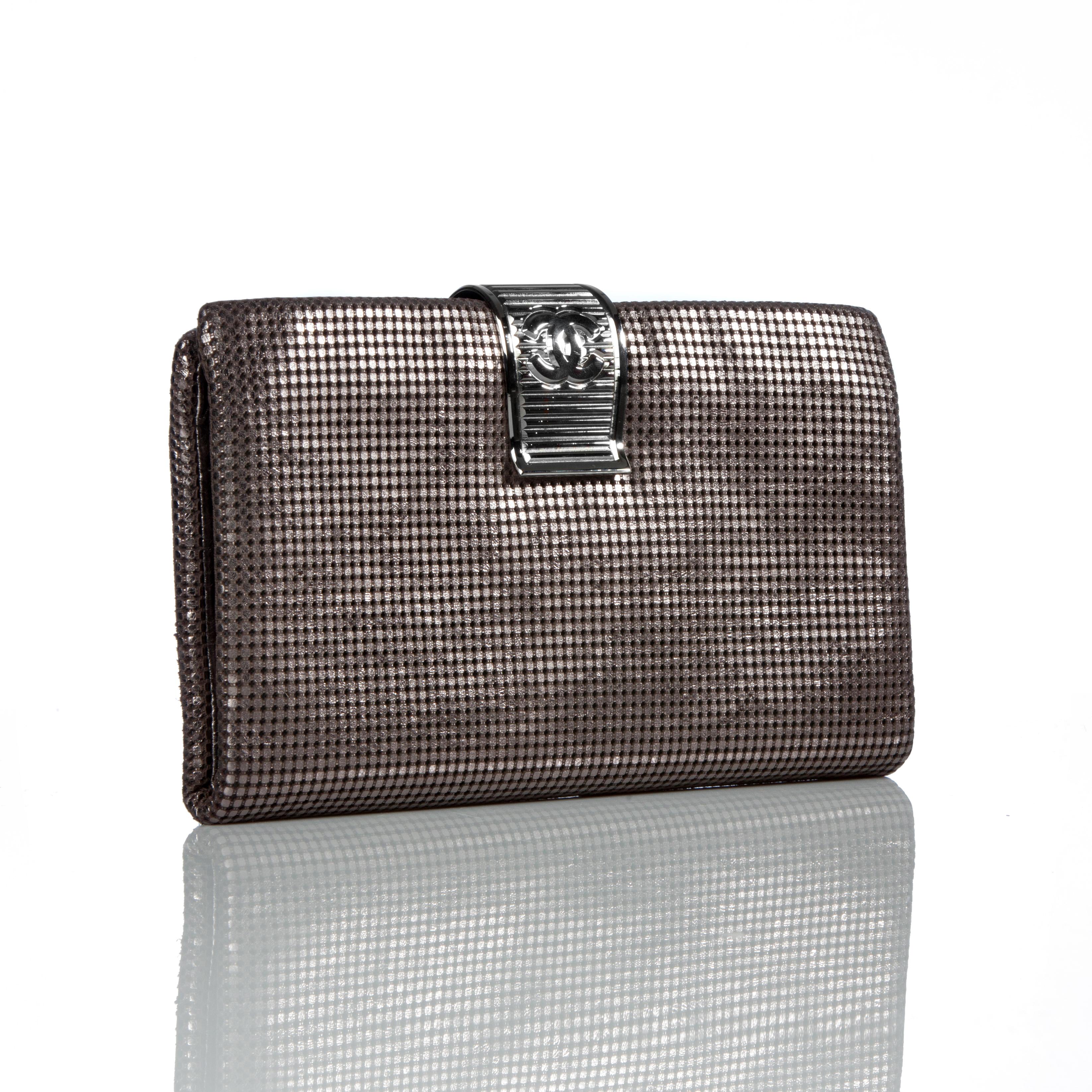 Chanel Abend Gala Glitter Laser Etched Kettenhemd Metallic Clutch im Angebot 4