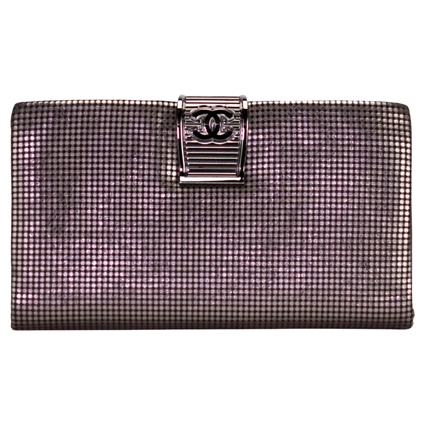 Chanel pochette de soirée Gala pailletée et gravée au laser en cotte de mailles métalliques
