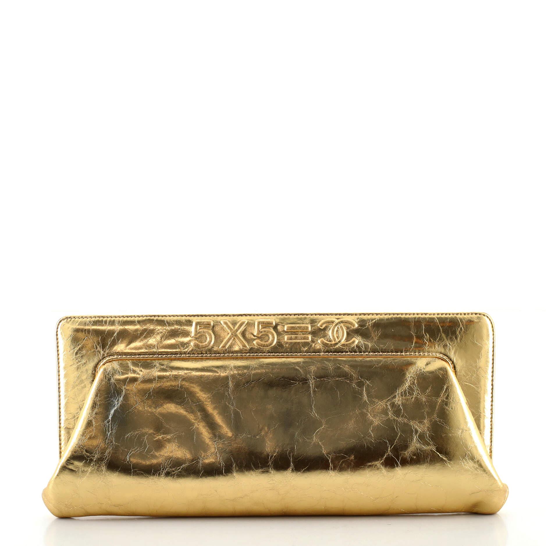 Chanel Evening in The Street 5X5=CC Clutch aus metallischem Lammfell im Used-Look im Zustand „Gut“ in NY, NY