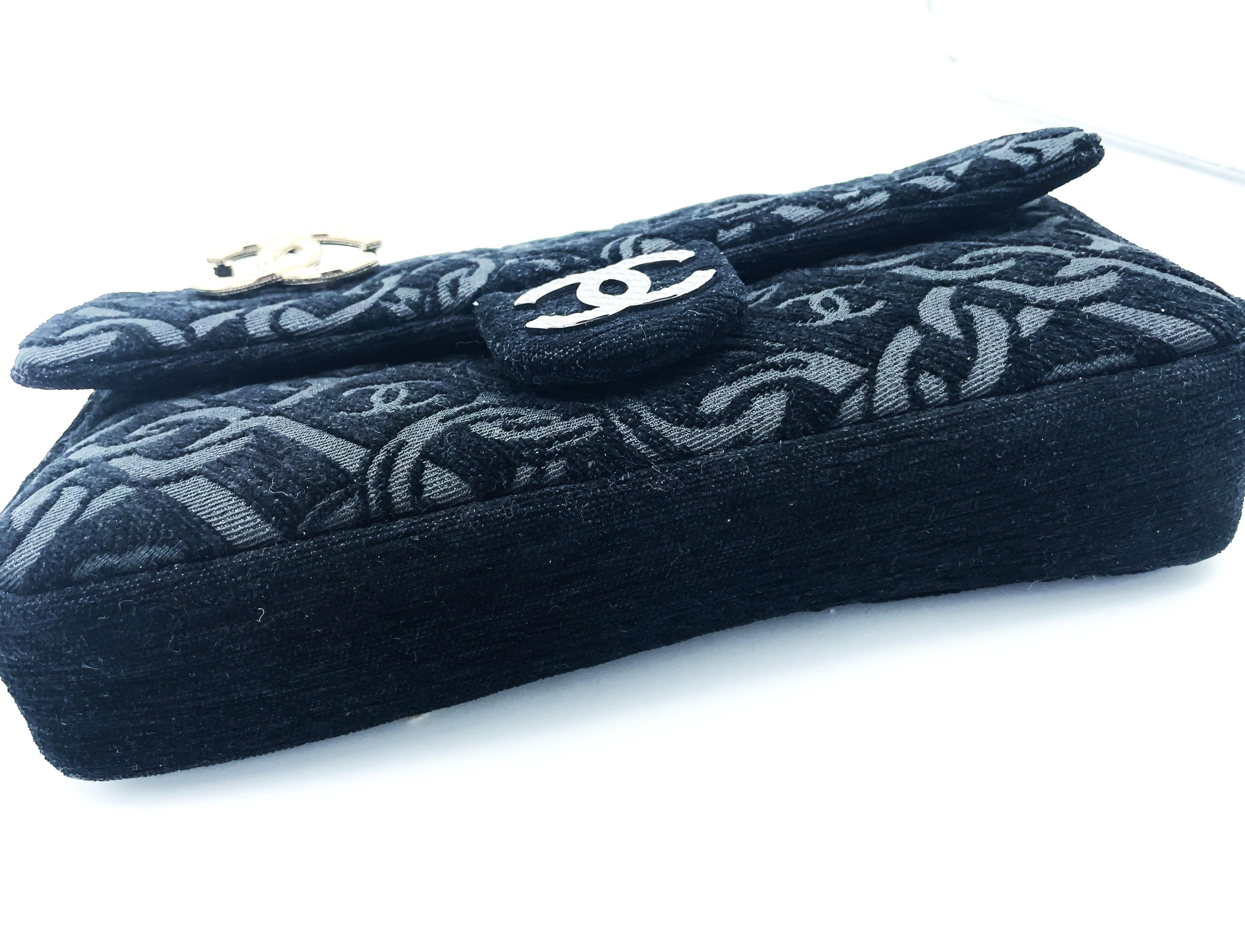 CHANEL EVENING SCHULTER BAG, schwarzer Jacquard-Stoff mit ikonischem CC 1990er im Angebot 3