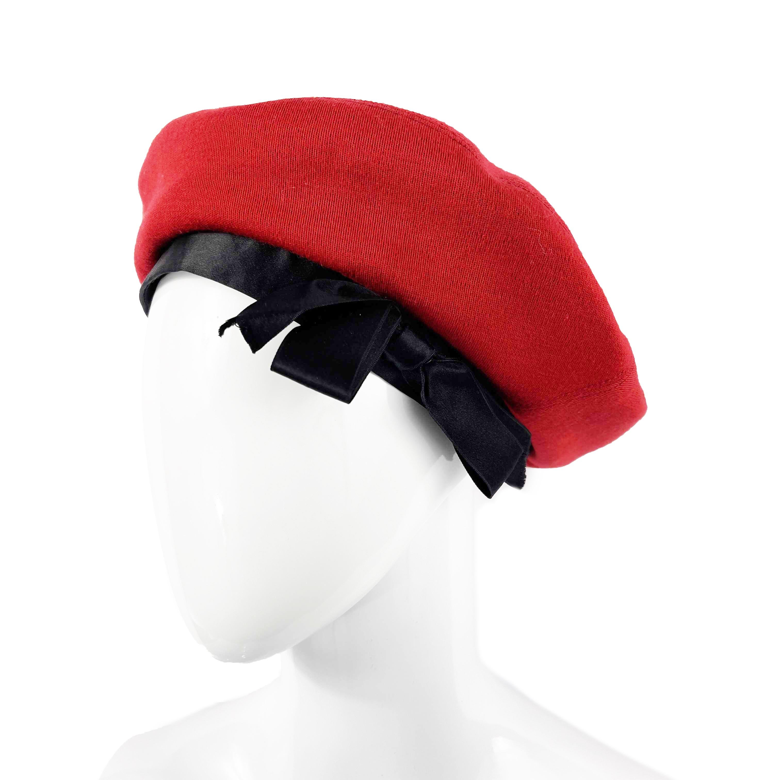 Chanel Excellent 1980s Vintage Black Bow Red Beret 84A -80s Medium Hat 1