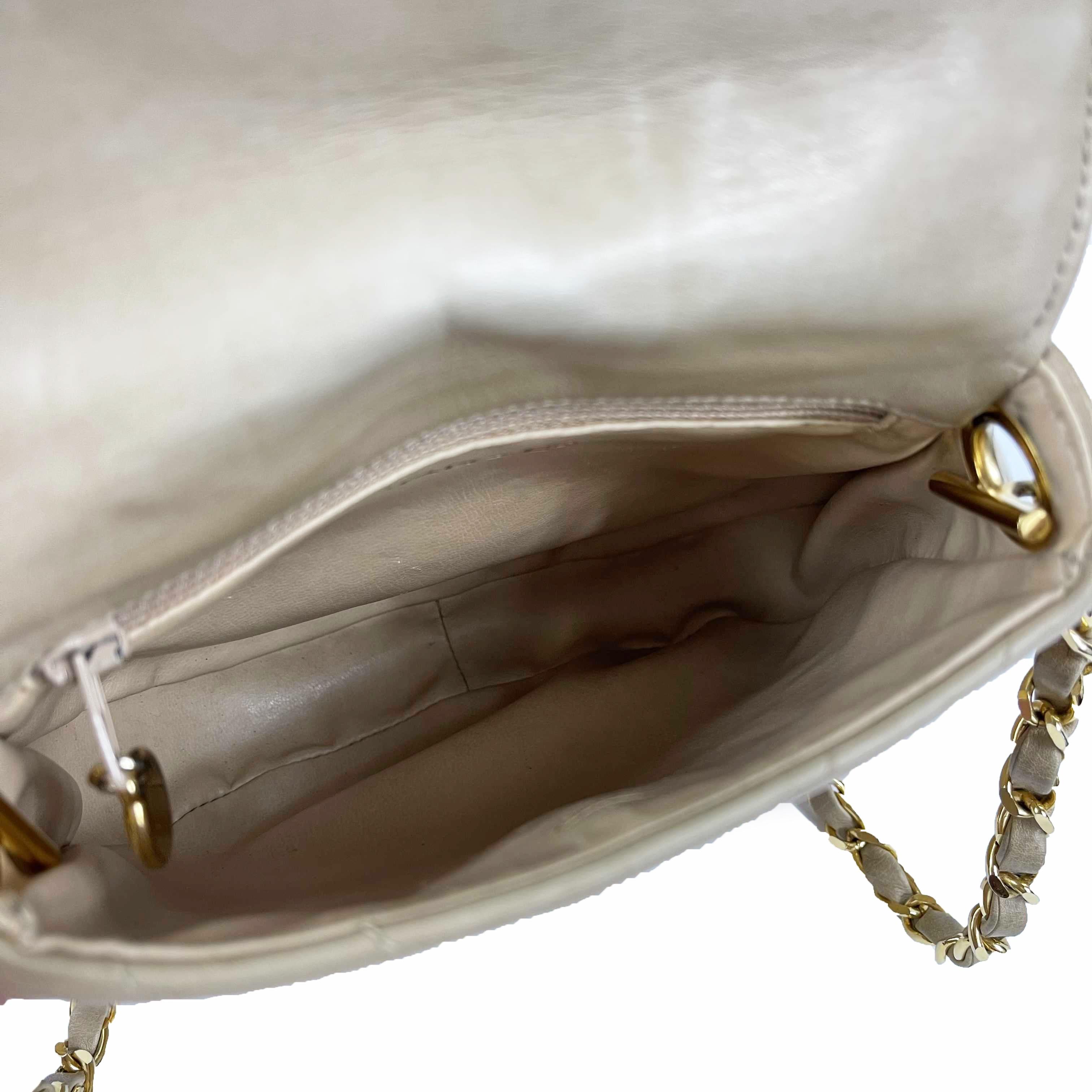 Women's Chanel - Excellent - 90's Vintage Chevron Flap 24k - Beige, Gold - Handbag