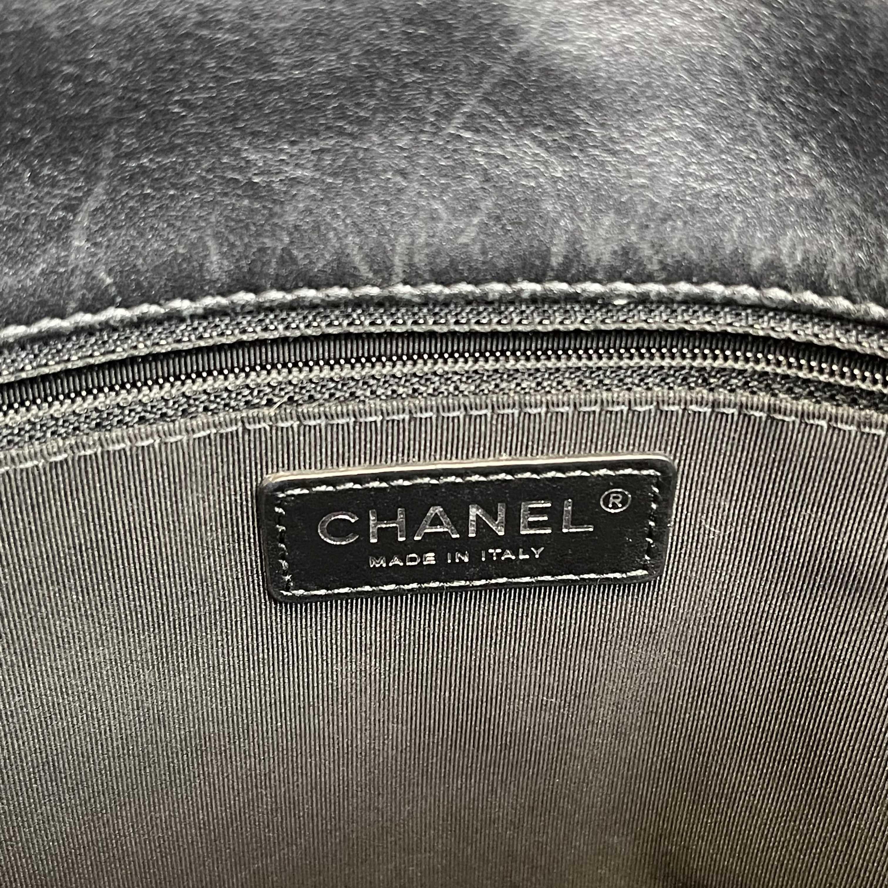 Chanel - Excellent - Maxi Chevron Space Suit Flap Black Shoulder Bag 11