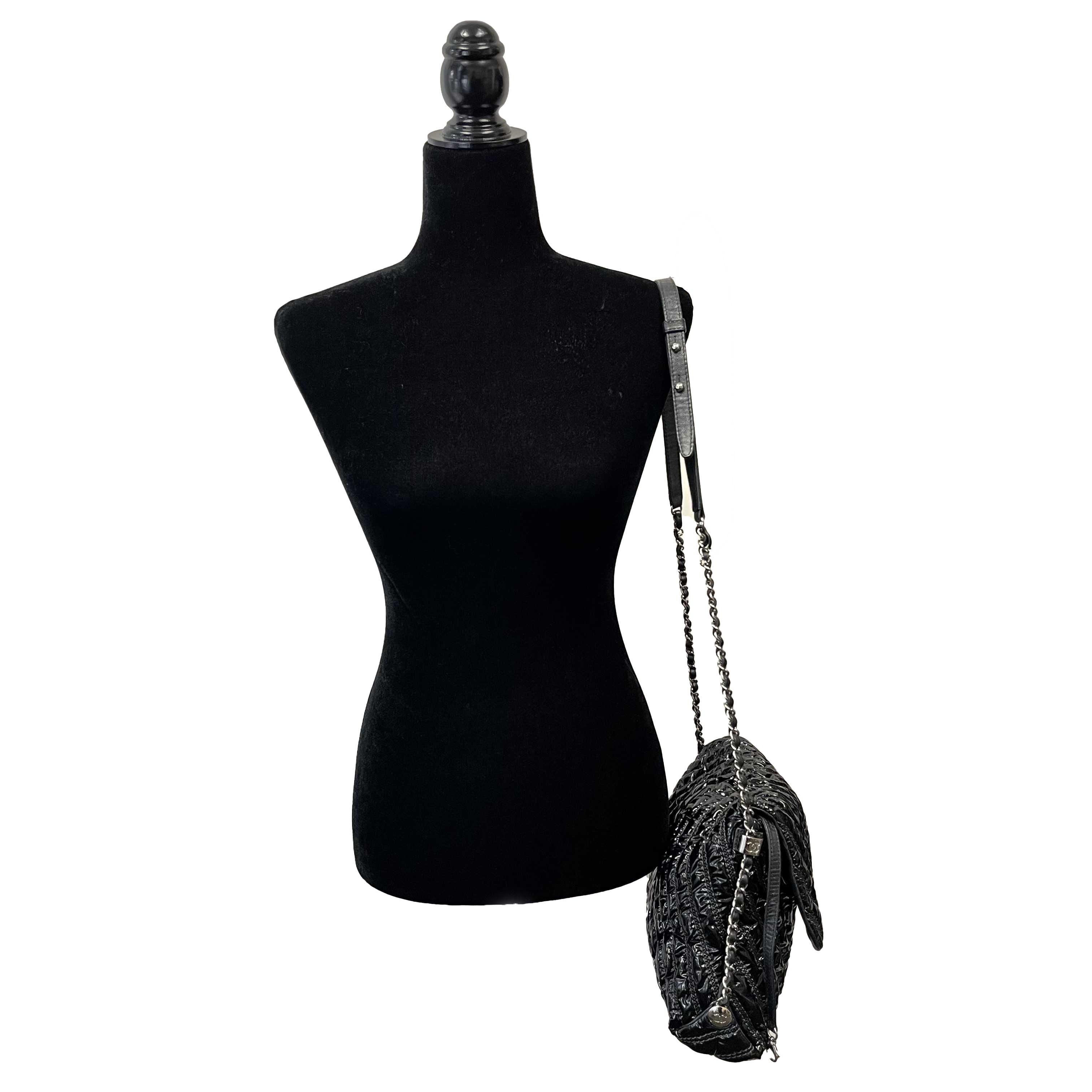 Chanel - Excellent - Maxi Chevron Space Suit Flap Black Shoulder Bag 1