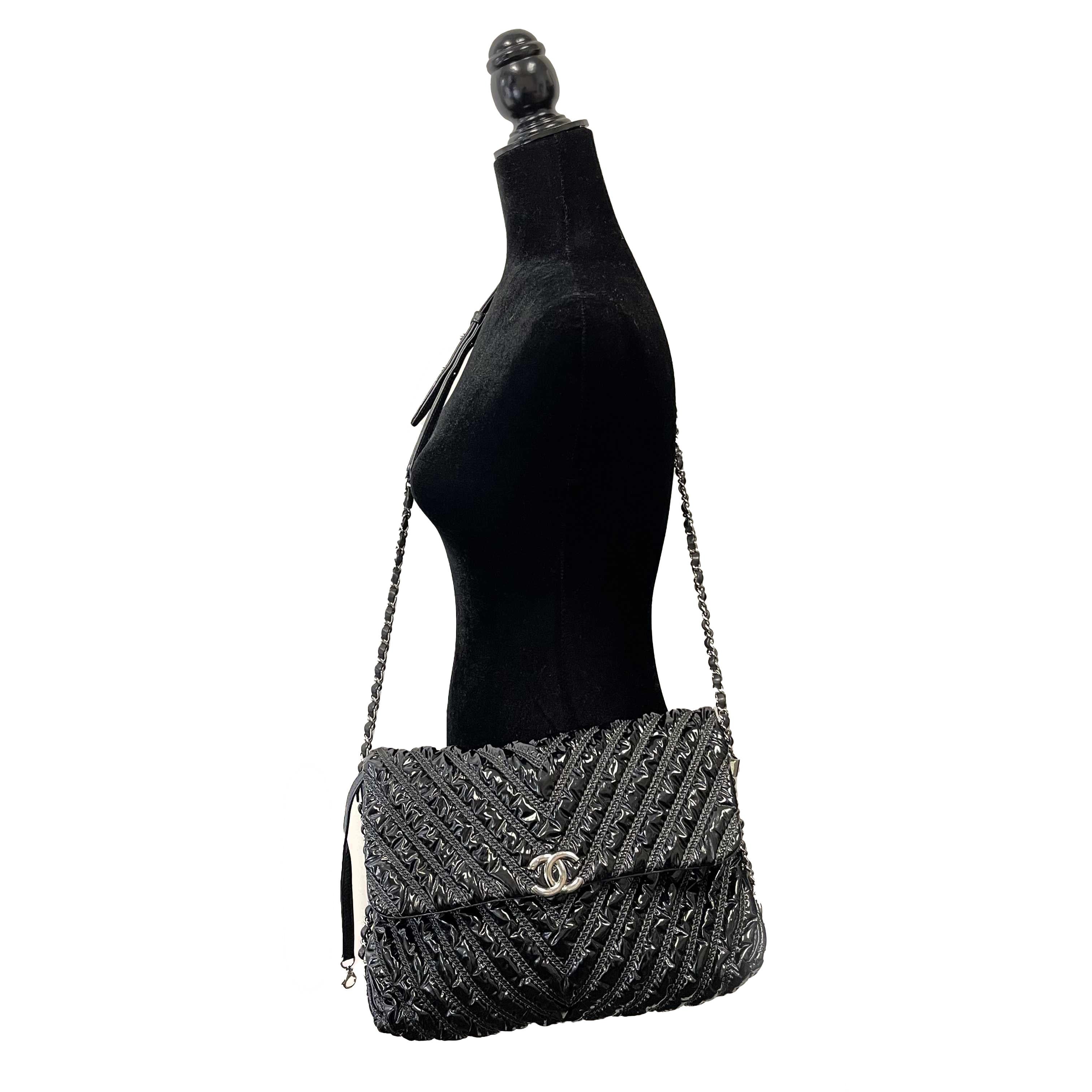 Chanel - Excellent - Maxi Chevron Space Suit Flap Black Shoulder Bag 3