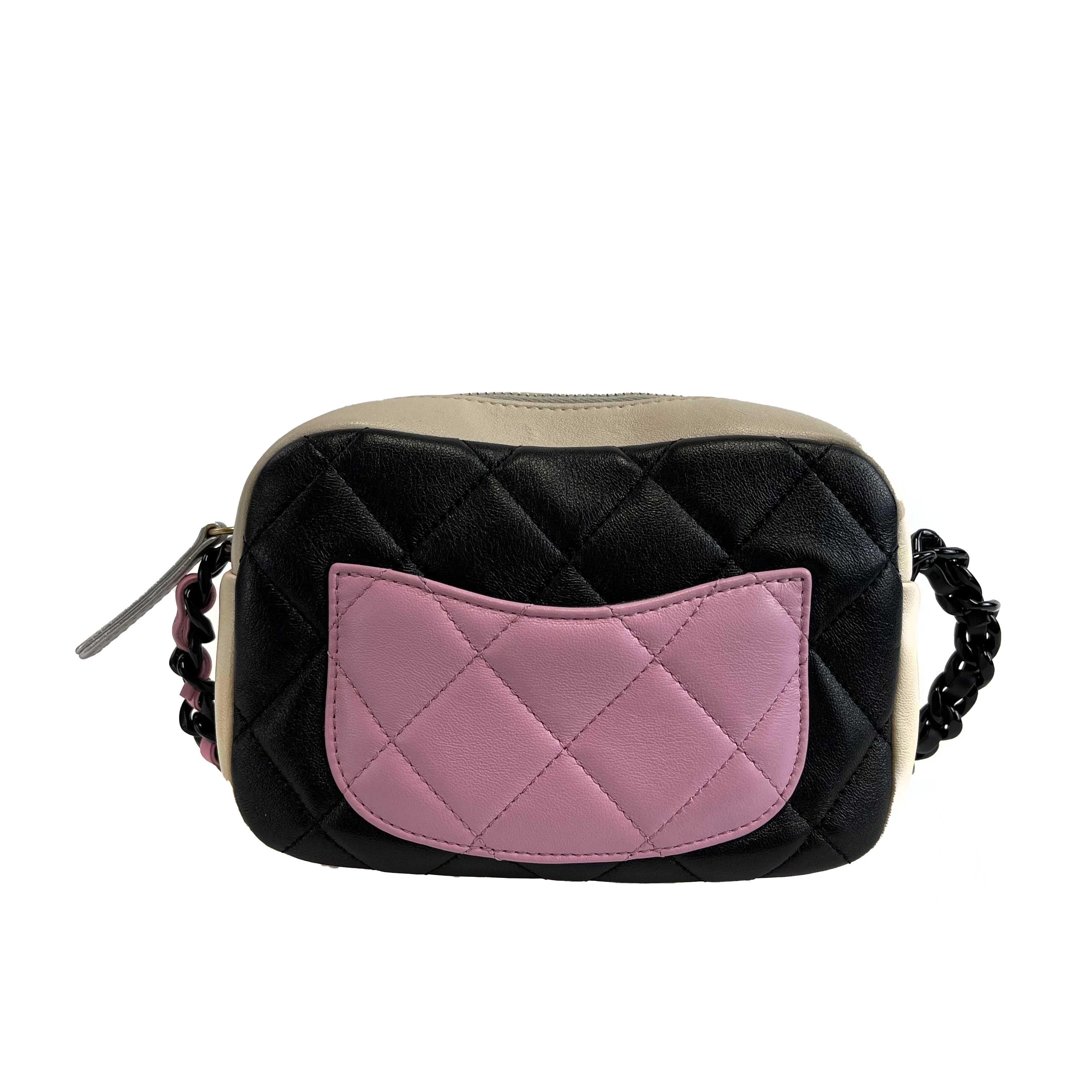 Chanel - Excellent - Mini Camera Case 23P - CC Color Block Crossbody
Measurements

Width: 6 in / 15.24 cm
Height: 4 in / 10.16 cm
Depth: 2 in / 5.08 cm
Strap Drop: 21 in / 53.34 cm
Details

Made In: Italy
Color: Pink, Black, Cream,