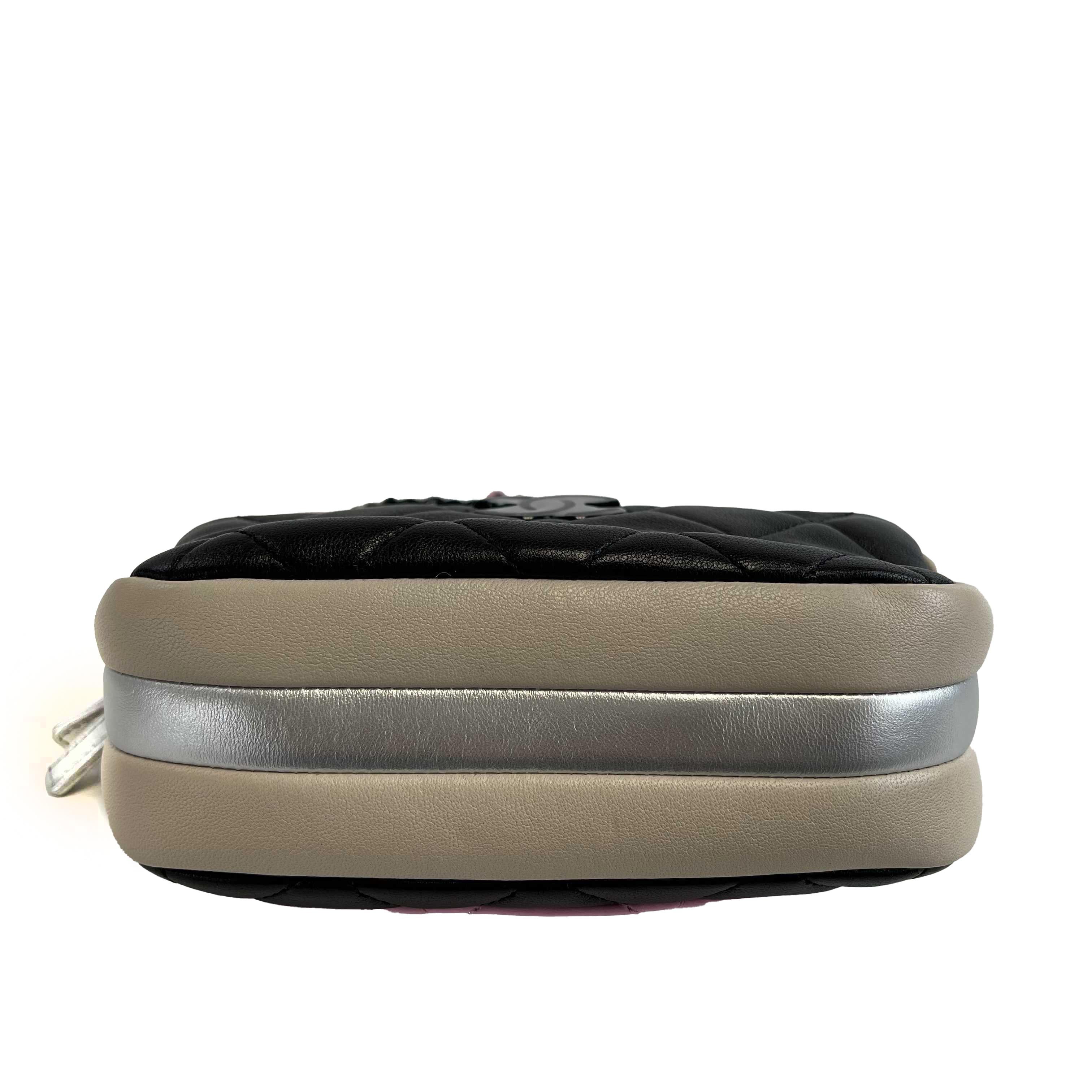 Chanel - Excellent - Mini Camera Case 23P - CC Color Block Crossbody In Excellent Condition In Sanford, FL
