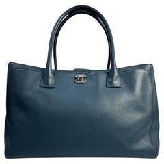 Chanel Executive Fourre-tout en cuir caviar bleu