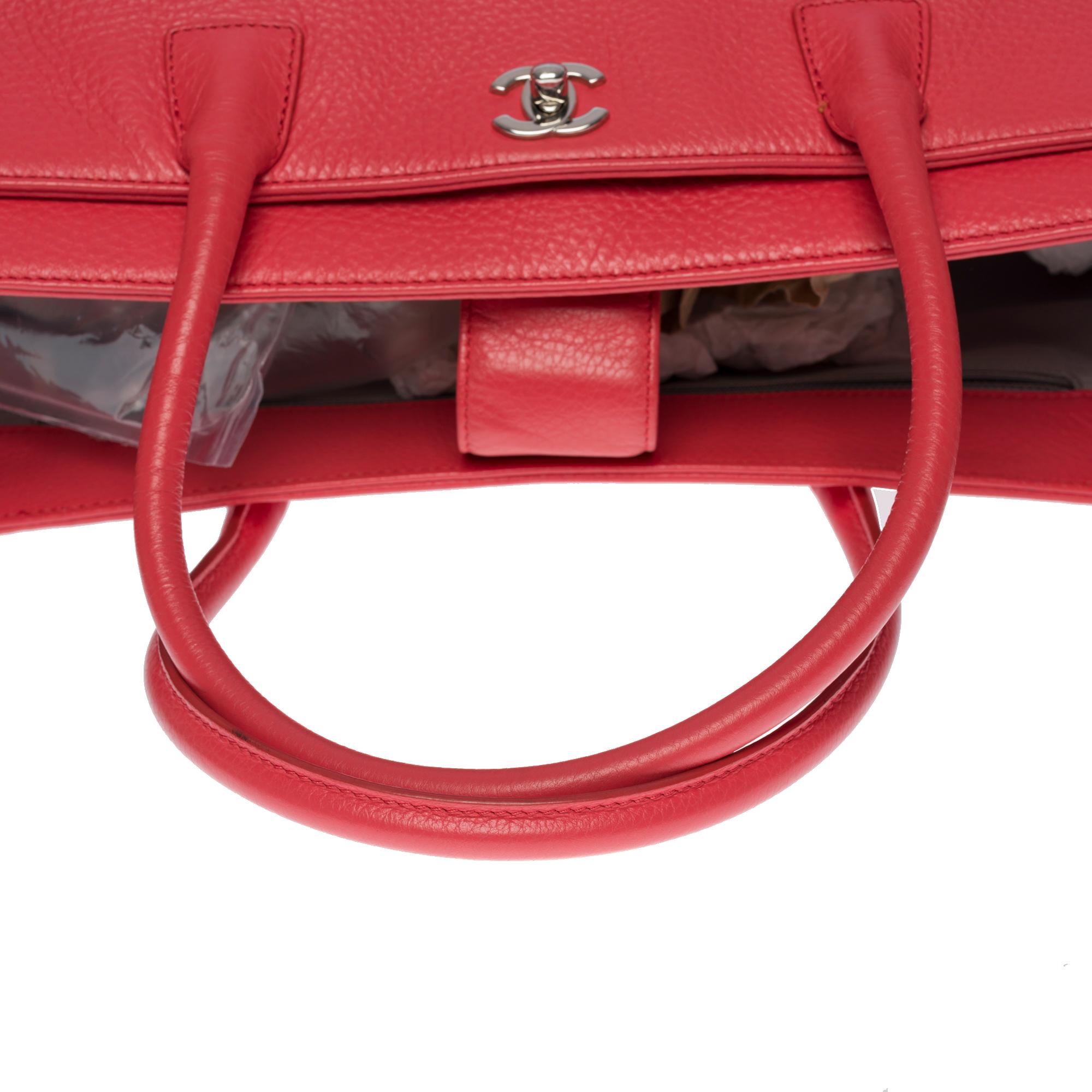 Chanel Executive Tote bag with shoulder strap in coral pink grained leather, SHW 2