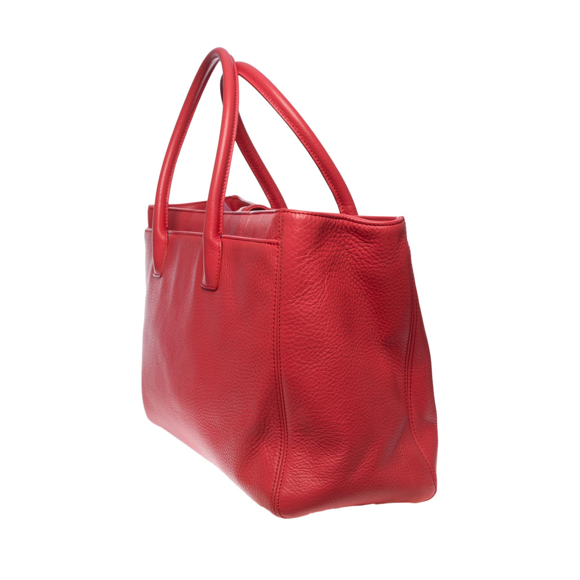Pink Chanel Executive Tote bag with shoulder strap in coral pink grained leather, SHW