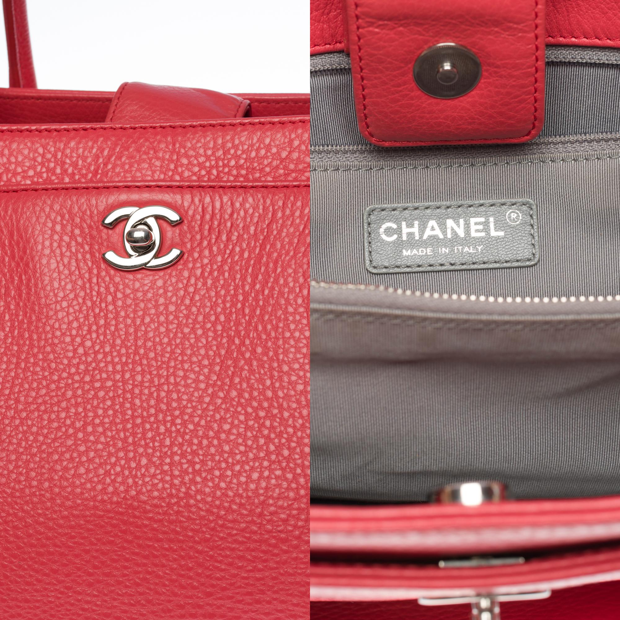 Chanel Executive Tote bag with shoulder strap in coral pink grained leather, SHW In Excellent Condition In Paris, IDF