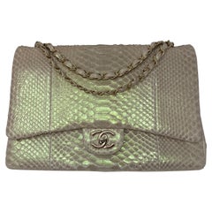 Chanel Exotische Python Maxi Tasche mit doppelter Klappe