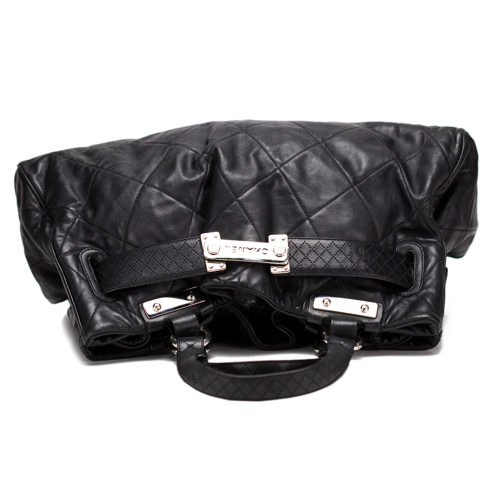Chanel 2008 East West Expandable Strap Shopping Satchel Black Calfskin Tote In Good Condition For Sale In Miami, FL