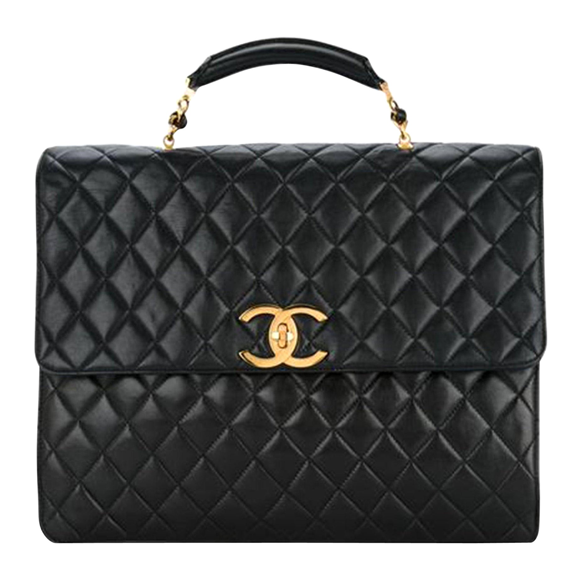 Très grand rabat portefeuille Chanel en cuir d'agneau matelassé avec fermoir CC doré