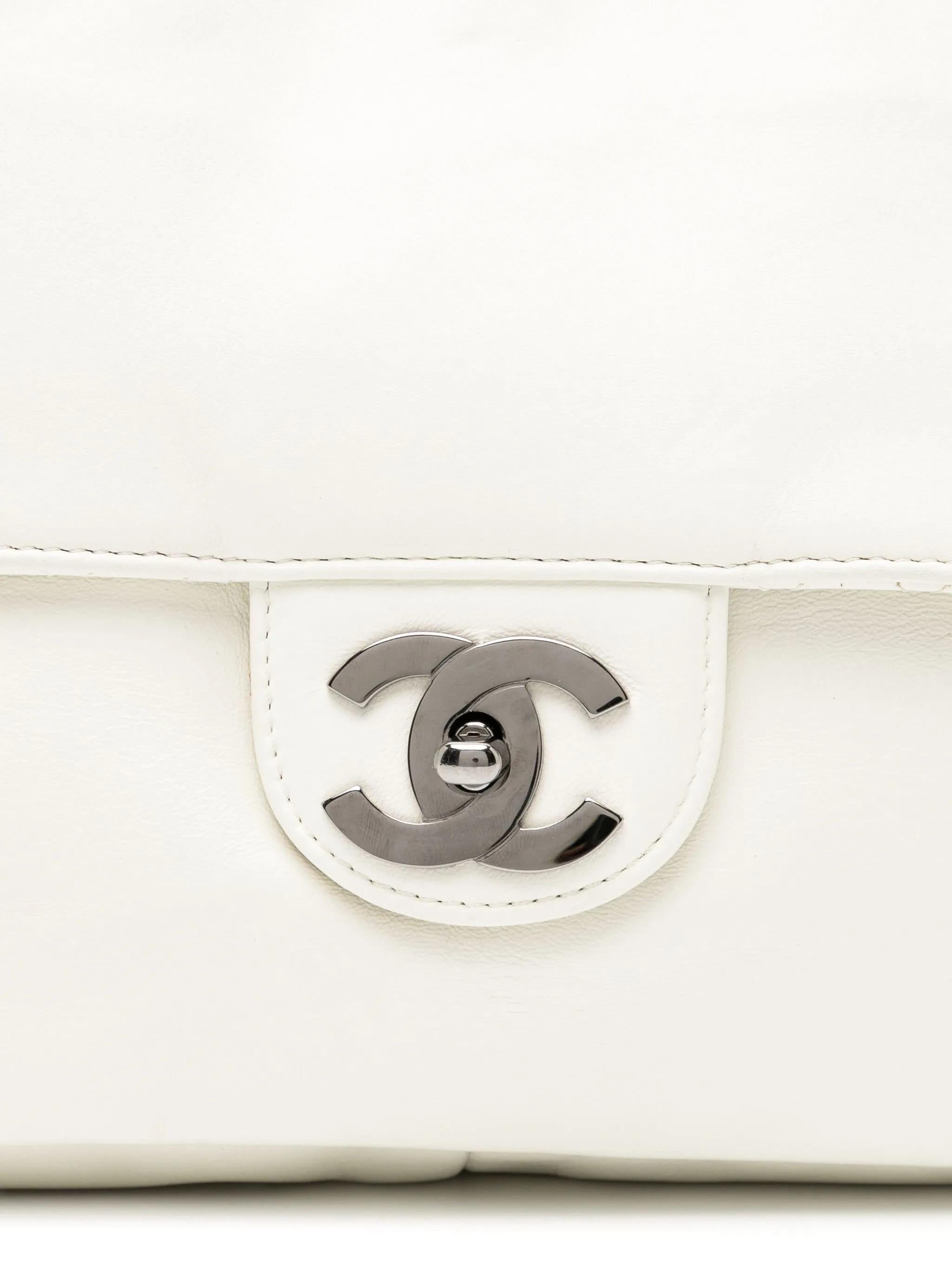 Chanel Extra Thick Large Oversized Soft and Chain Classic Flap Bag White Bon état - En vente à Miami, FL
