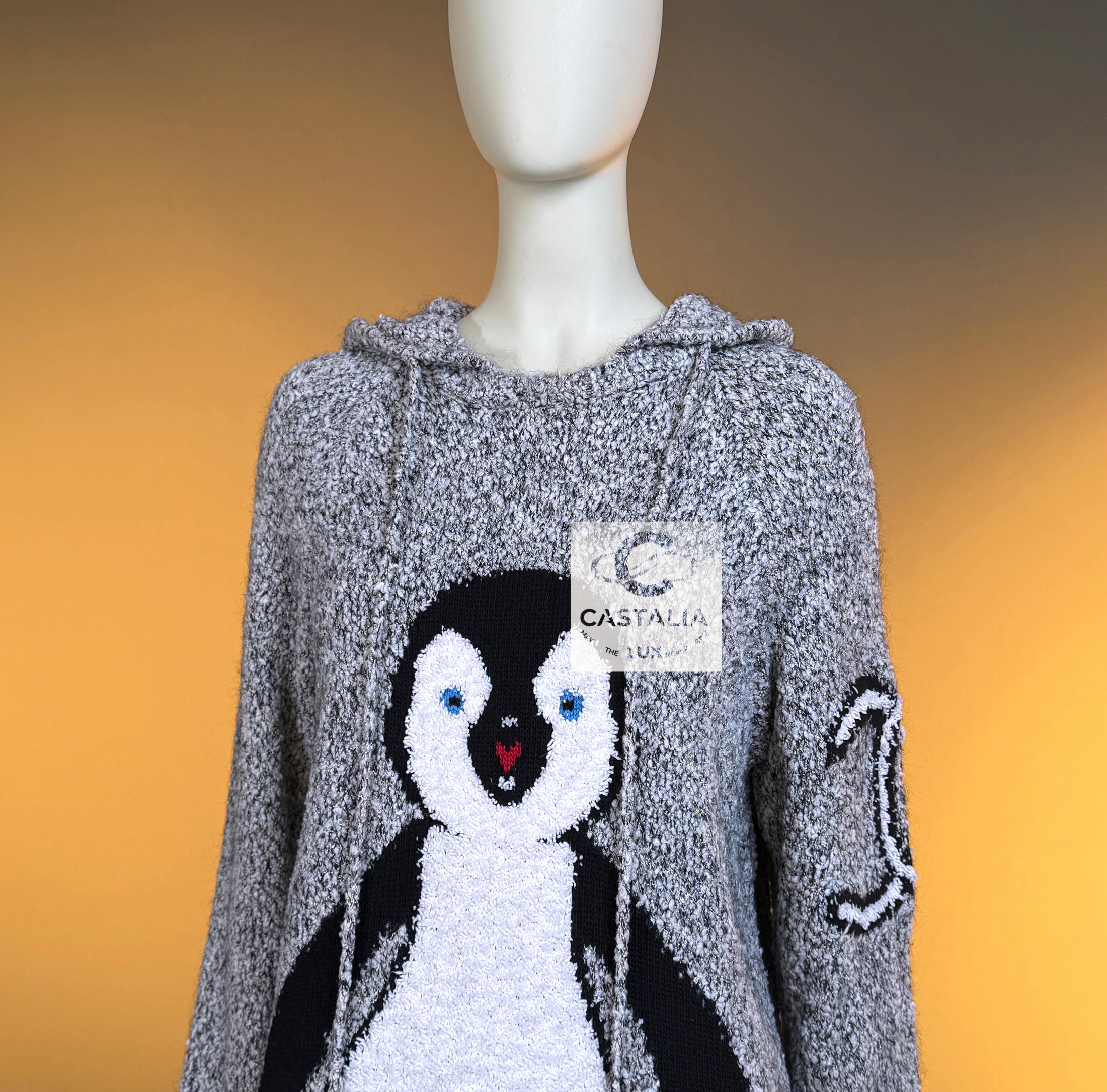 CHANEL Extrem seltener CC Logo Pinguin Boucle Hoodie im Angebot 6