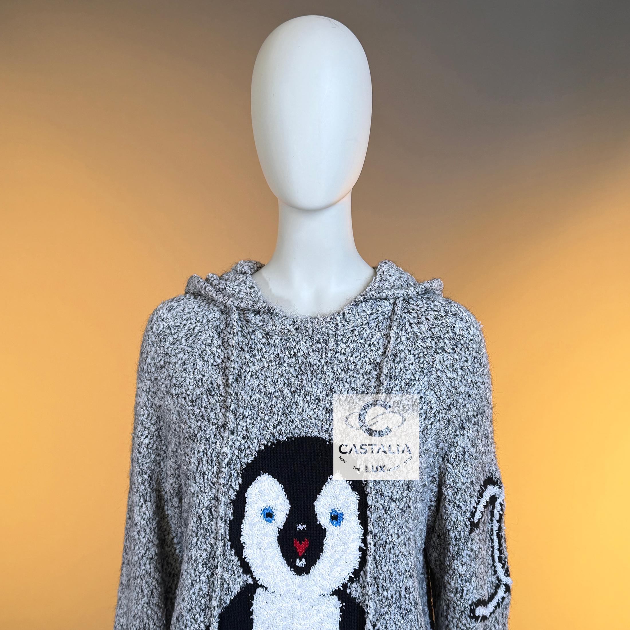 CHANEL Extrem seltener CC Logo Pinguin Boucle Hoodie im Angebot 7
