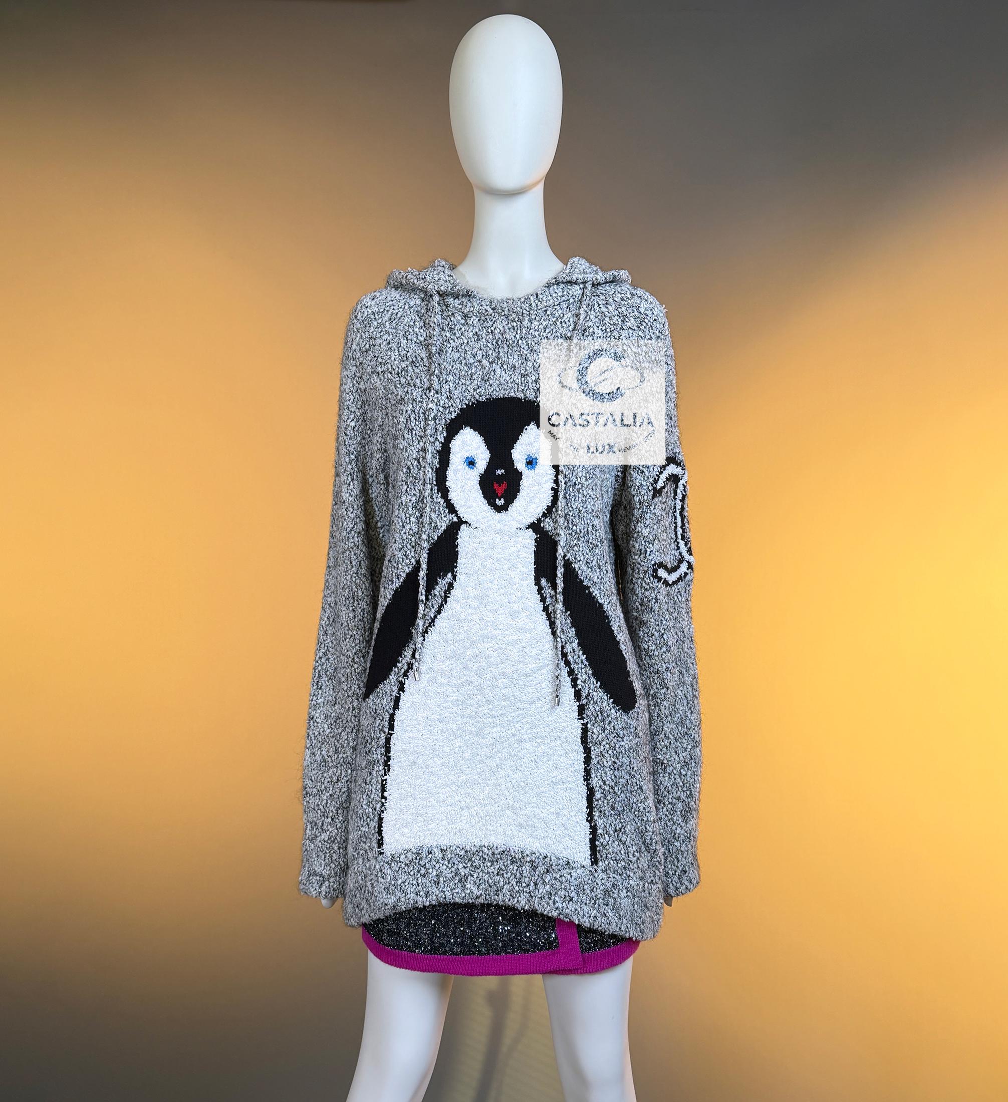 CHANEL Extrem seltener CC Logo Pinguin Boucle Hoodie im Angebot 10