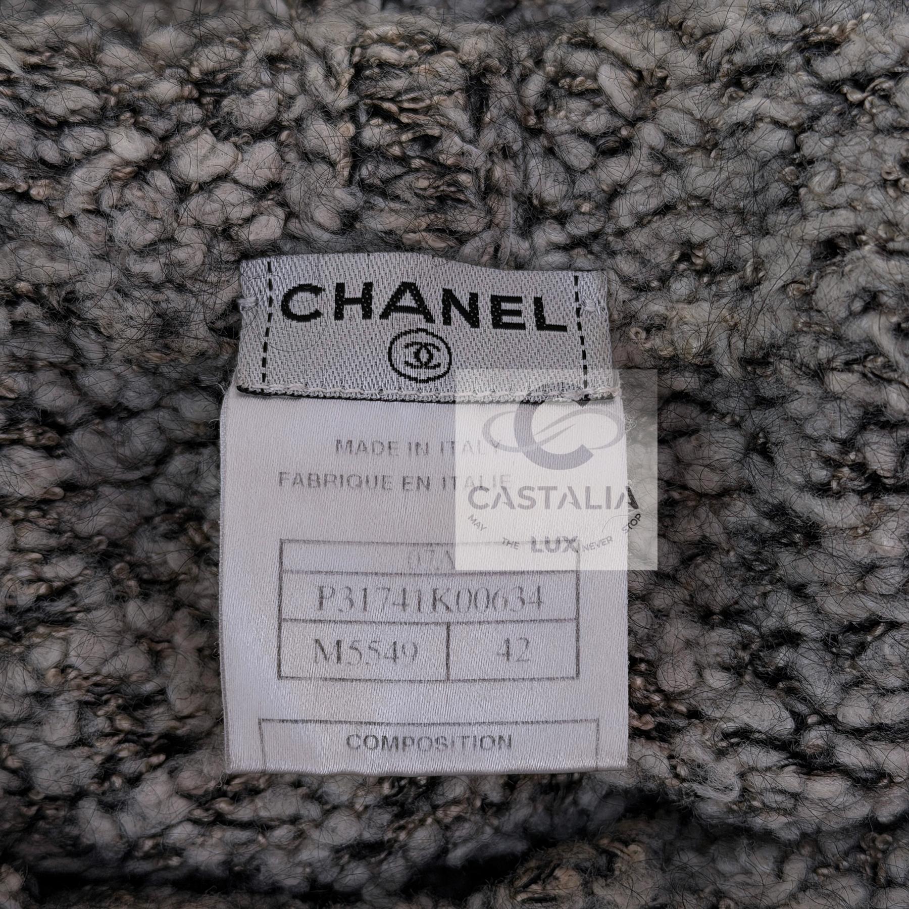 CHANEL Extrem seltener CC Logo Pinguin Boucle Hoodie im Angebot 12