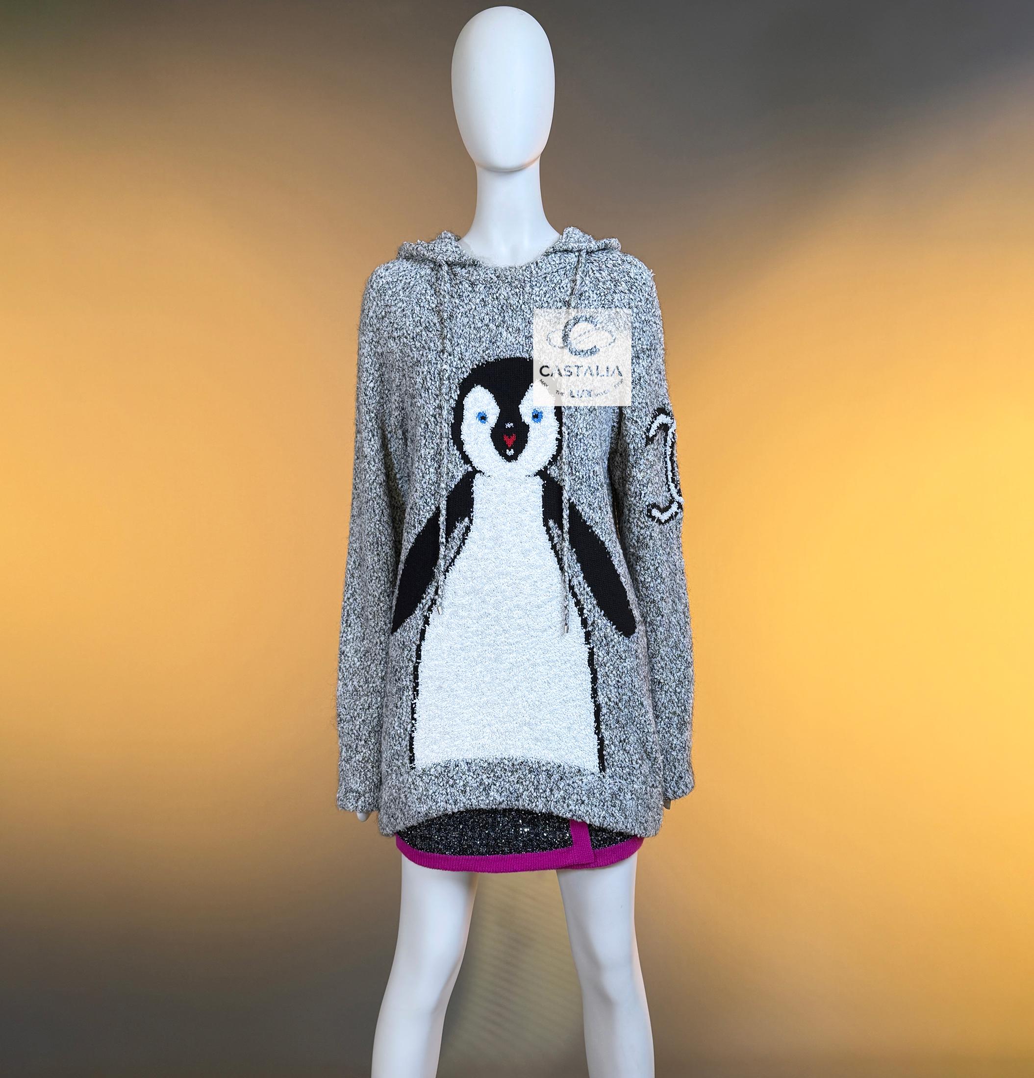 CHANEL Extrem seltener CC Logo Pinguin Boucle Hoodie im Angebot 3