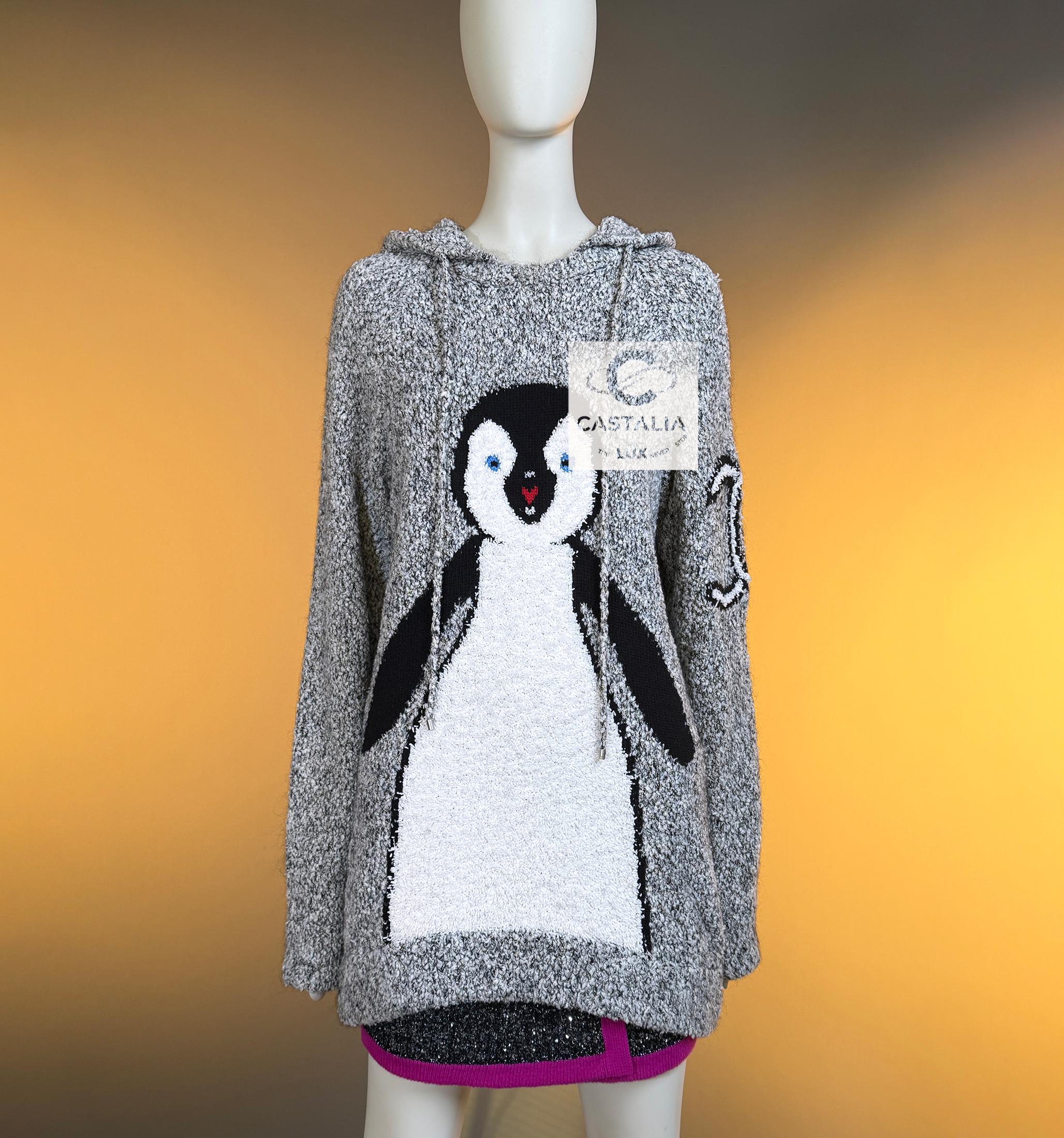 CHANEL Extrem seltener CC Logo Pinguin Boucle Hoodie im Angebot 4