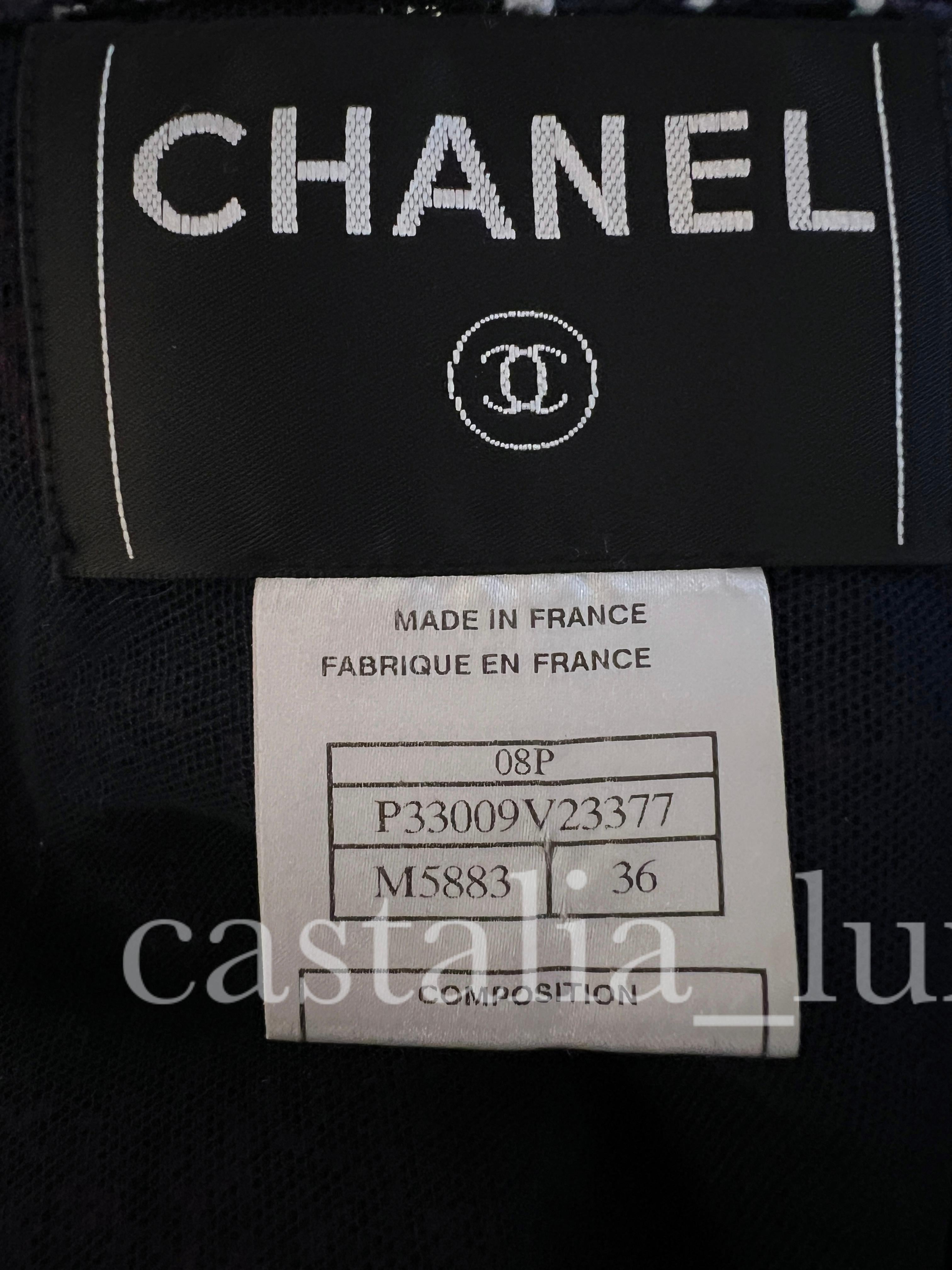 Chanel Extrem seltene Tweed-Jacke mit Kettenbesatz und Logo 13