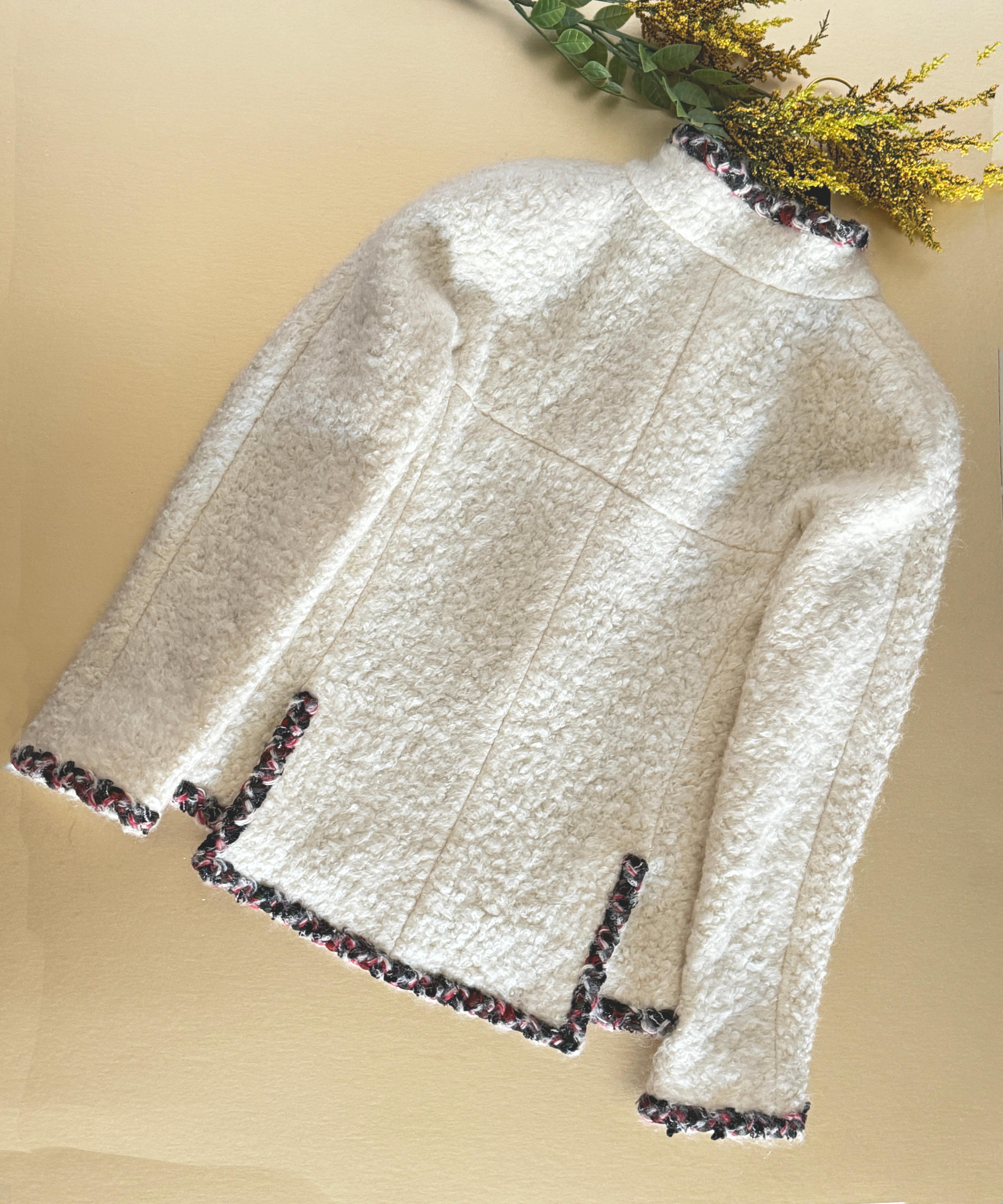 Chanel Extrem seltene Laufsteg-Tweedjacke aus flauschigem Tweed 8